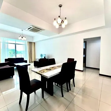 Bay Resort Condominium 3-Bedrooms With Swimming Pool Near The Seaside Miri Exterior photo