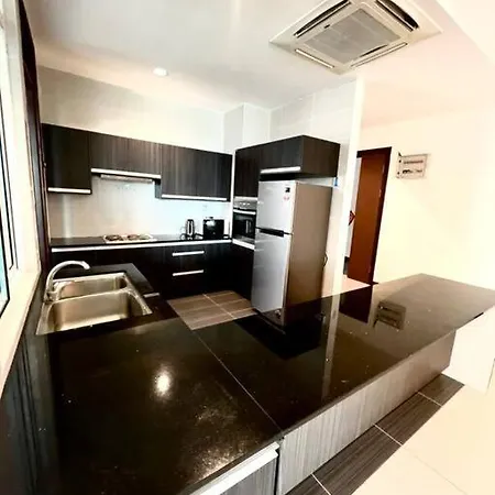 Bay Resort Condominium 3-Bedrooms With Swimming Pool Near The Seaside Miri Exterior photo