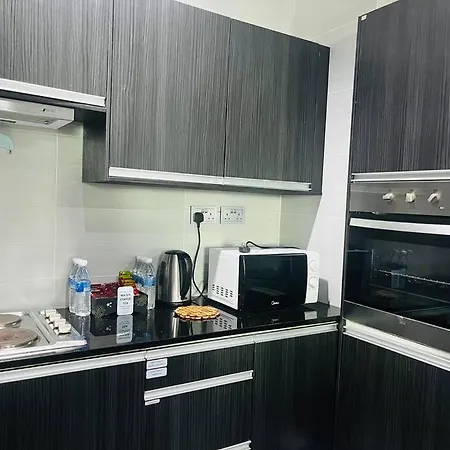 Bay Resort Condominium 3-Bedrooms With Swimming Pool Near The Seaside Miri Exterior photo
