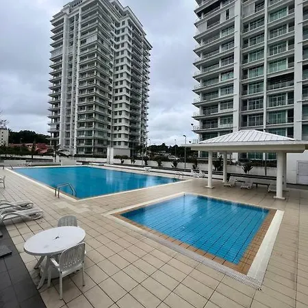 Bay Resort Condominium 3-Bedrooms With Swimming Pool Near The Seaside Miri Exterior photo