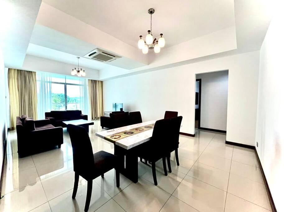 Bay 3-bedrooms With Swimming Pool Near The Seaside Miri