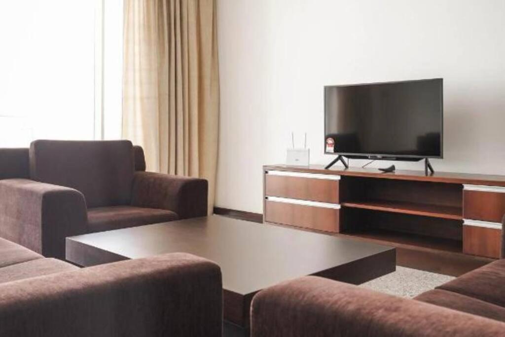 Apartment Bay 3-bedrooms With Swimming Pool Near The Seaside *