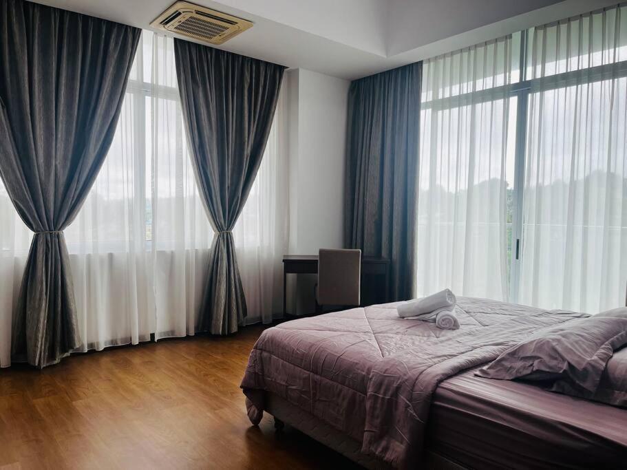 Apartment Bay 3-bedrooms With Swimming Pool Near The Seaside Miri