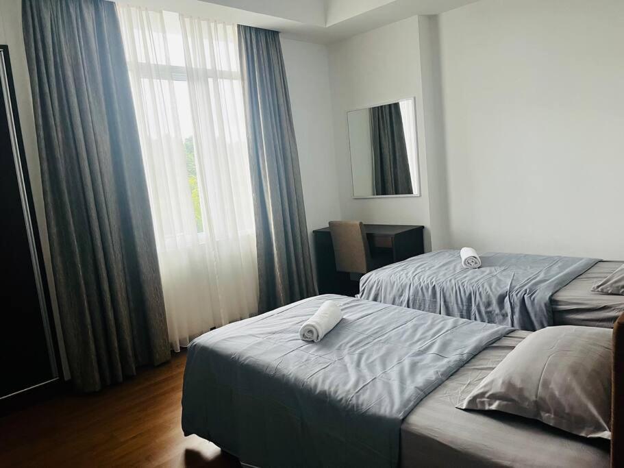Apartment Bay 3-bedrooms With Swimming Pool Near The Seaside Miri